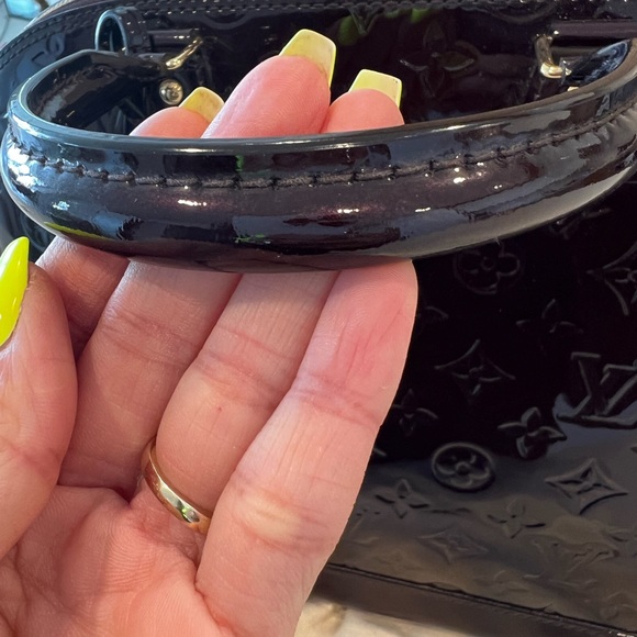 Louis Vuitton alma MM in excellent condition - color Vernis Amarante - Picture 10 of 14